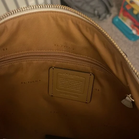 Cream coach purse - Picture 3 of 3